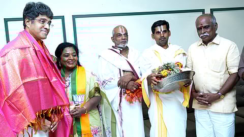 Tamilisai soundararajan, Kesavan