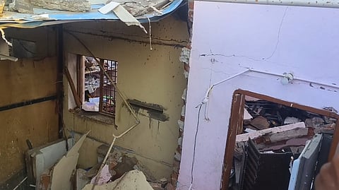 சேதம் அடைந்த வீடு