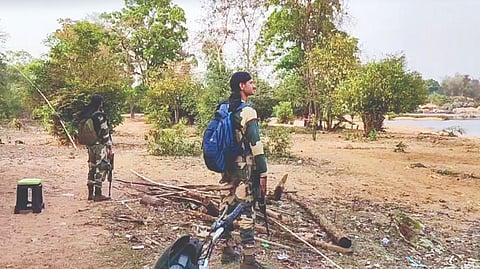 நக்சல் இயக்கத்தினர்