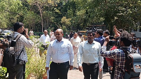 அமலாக்கத்துறை அலுவலகத்தில் ஆஜரான 5 ஆட்சியர்கள்