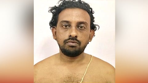 அர்ச்சகர் கைது