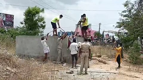 பெண் சடலம்