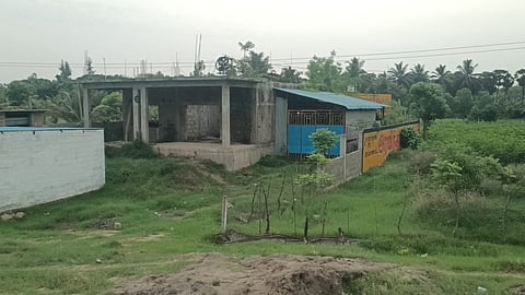 புதிதாக கட்டப்படும் வீடு