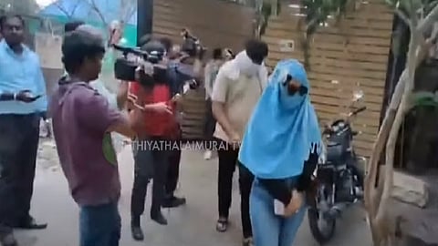 பண்ணை வீட்டில் நடந்த மதுவிருந்து