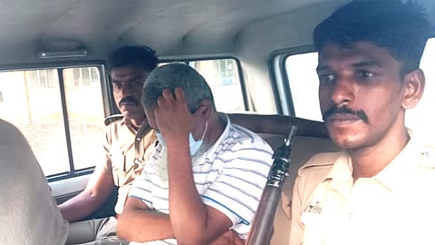 ஆண்டிபட்டி வட்டாட்சியர் கைது