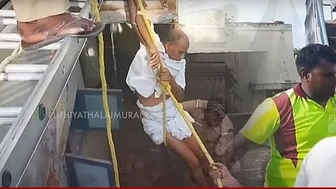 வாடகை தராததால் மாடிப்படியை இடித்த ஓனர்