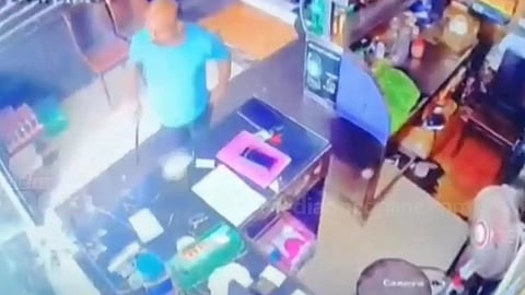 ஹோட்டலை அடித்து நொறுக்கிய போலிஸ்