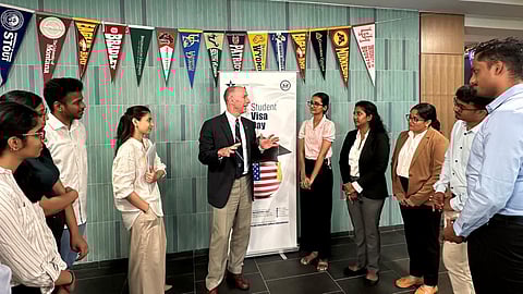 மாணவர்களுடன் உரையாடல்