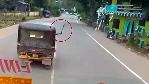 மிரட்டல் விடுத்த ஆட்டோ