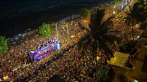 மும்பையில் கூடிய கூட்டம்