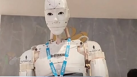 கல்லூரி மாணவர்கள் உருவாக்கிய ரோபோ