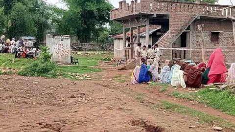 மத்தியப் பிரதேசம் - ஒரே குடும்பத்தை சேர்ந்த ஐவர் மர்ம மரணம்