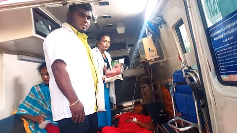 ஆம்புலன்ஸில் பிறந்த பெண் குழந்தை