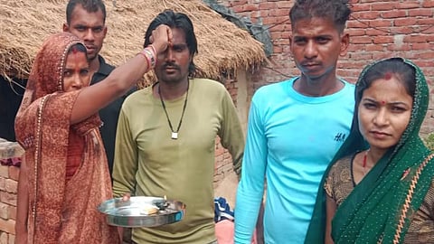 உத்தரப்பிரதேசம் - தொலைந்துபோன அண்ணனை இன்ஸ்டாவில் அடையாளம் கண்ட தங்கை