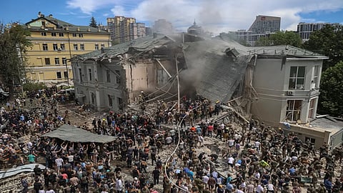 உக்ரைன் சிறார் மருத்துவமனையின் மீது தாக்குதல்