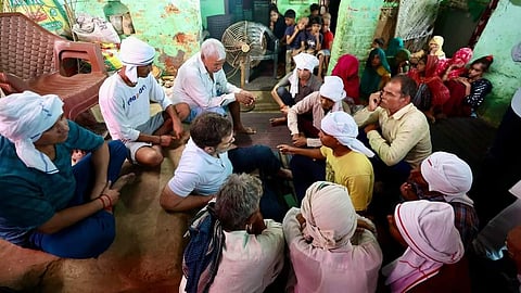 ஹத்ராஸ் சம்பவம் - ராகுல் காந்தி ஆறுதல்