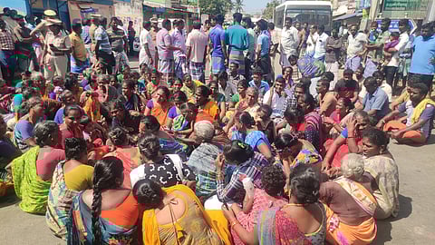 போராட்டத்தில் ஈடுபட்ட மக்கள்