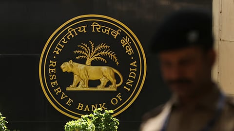 rbi fines icici and axis 3 other key banks over lack of regulatory compliances