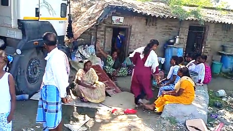 வீட்டினுள் புகுந்த லாரி