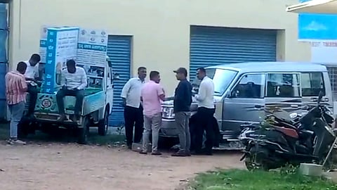 பில் வழங்க லஞ்சம்