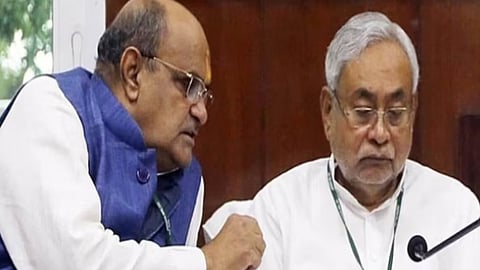 தியாகி, நிதிஷ்குமார்