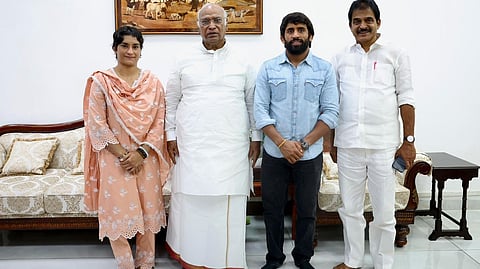 வினேஷ்போகத், கார்கே, பஜ்ரங் புனியா