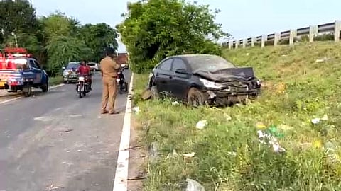 கார் மோதிய விபத்து