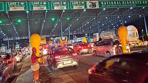 கடும் போக்குவரத்து நெரிசல்