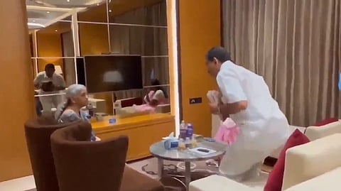 மன்னிப்பு கேட்ட தொழிலதிபர் சீனிவாசன்