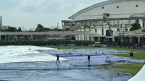 நொய்டா மைதானம்