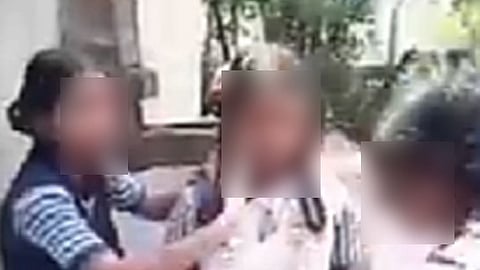 வகுப்பு ஆசிரியர் பணியிடை நீக்கம்