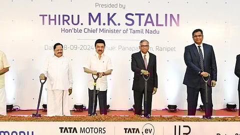 வாகன உற்பத்தி ஆலைக்கு அடிக்கல் நாட்டினார் முதல்வர் மு.க.ஸ்டாலின்