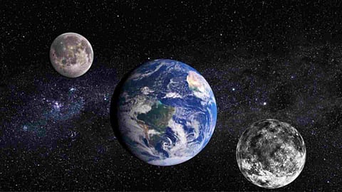 பூமிக்கு கிடைக்கப்போகும் 2 நிலாக்கள்