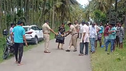 வெள்ளி கட்டிகள் கொள்ளை