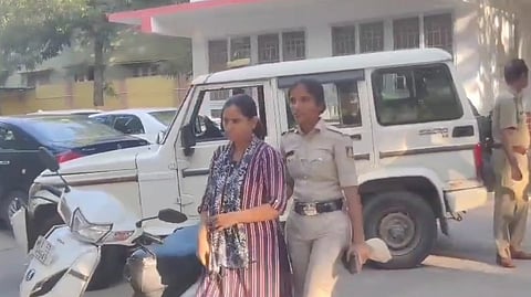 சட்டவிரோதமாக இந்தியாவில் தங்கியிருந்த பாகிஸ்தானியர் குடும்பத்துடன் கைது