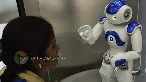 வங்கிகளில் ரோபோக்கள் சேவை