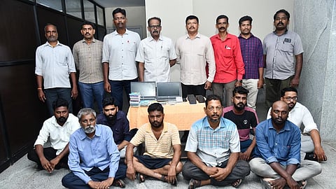 மோசடியில் ஈடுபட்டவர்கள்