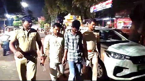 கஞ்சா விற்பனை செய்ததாக மூன்று பேர் கைது