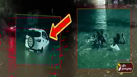 வெள்ளத்தில் சிக்கிய கார்