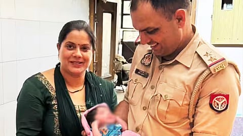 உ.பி. - புதரில் வீசப்பட்ட குழந்தையை தத்தெடுத்த அதிகாரி