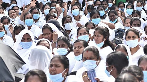 ஒப்பந்த செவிலியர்கள்