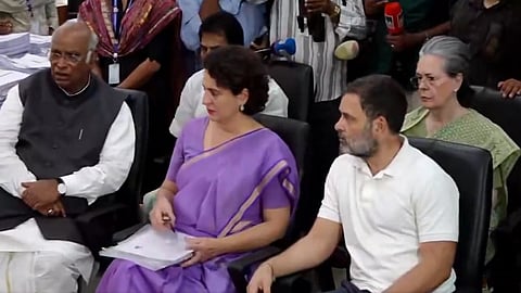 பிரியங்கா காந்தி வேட்புமனுத் தாக்கல்