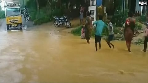 மதுரையில் மழை நீர் தேங்கிய பகுதி