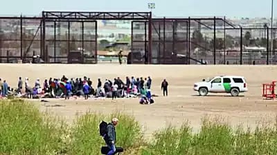 சட்டவிரோதமாக குடியேற்றம்