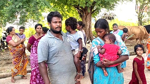 அங்கன்வாடி பணியாளர் மீது பெற்றோர் புகார்