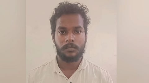 புகையிலை பொருட்களை காரில் கடத்தி வந்த இளைஞர் கைது