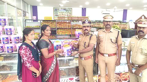 சிறப்பு விற்பனையை சிறைத்துறை டிஐஜி பழனி