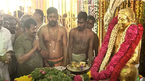 மரியாதை செலுத்திய சீமான்