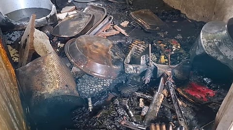 வெடித்துச் சிதறிய பட்டாசுகள்