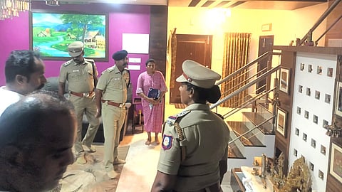 118 சவரன் நகைகள் கொள்ளை – போலீசார் விசாரணை